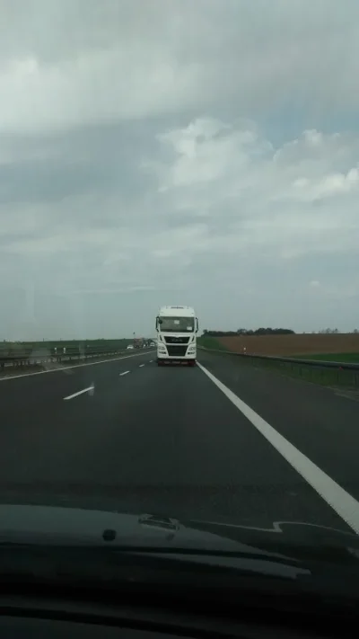 silver111 - Mina obudzonego pasażera - bezcenna. 
(Autostrada A4)