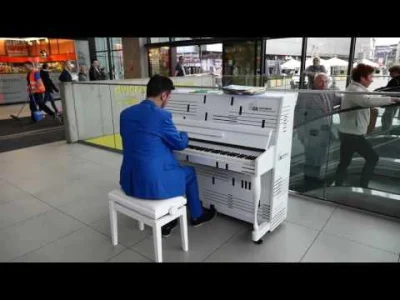 micher - @LubiePiwko: Na dworcu w Katowicach swego czasu było takie pianino w związku...