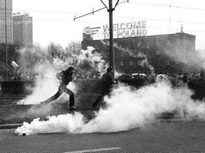 jadi - 1.05.1983r., Gdańsk, Polska. Stan wojenny - manifestacja niezależna rozpędzana...