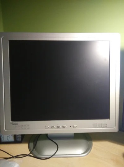 fanfarek - oddam monitor 17'' LCD. czasami się uruchamia a czasami nie. ostatnio cora...