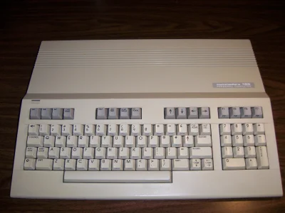 Arveit - @Wyrewolwerowanyrewolwer: Commodore 128
