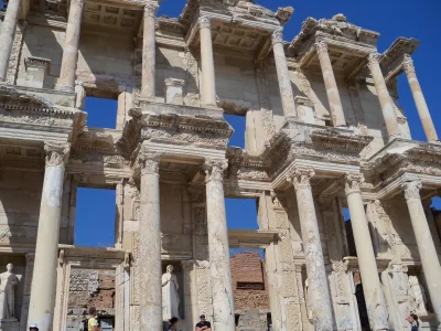 enigmalex - Efez to jedno z 12 najlepiej zachowanych starożytnych miast jońskich poło...