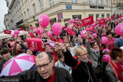 Majk_ - @Snuffkin: taki marsz był organizowany przez prezydenta Komorowskiego: