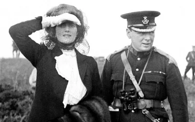 N.....h - Winston Churchill i jego żona Clementine, podczas wizyty w Aldershot.
#fot...