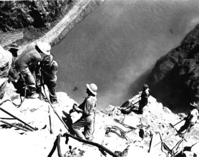 neo_1995 - Pracownicy oczyszczający ściany kanionu tzw. "High scalers".