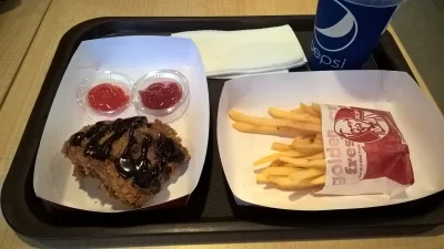 w.....a - Kilka dni temu #kfc w Indonezji wypuścił limitowaną edycję kurczaków oblany...