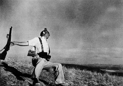 Zdejm_Kapelusz - "The falling Soldier", rok 1936. Pierwsza na świecie śmierć na polu ...