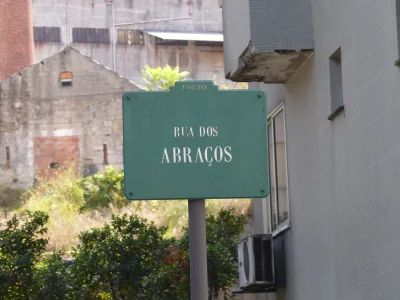 yosoymateoelfeo - Rua dos Abraços, czyli ulica Uścisków. Porto.

#portugalski #port...