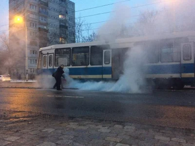 MiejscaWeWroclawiu - Pali się tramwaj na ulicy Grabiszyńskiej. https://miejscawewrocl...