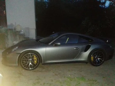 KalaBalaHala - #carboners #porsche 
Takie cacko stoi na podwórku obok :)
Porsche 911 ...
