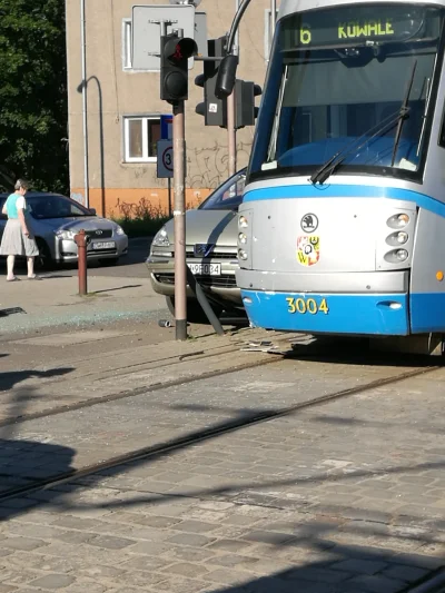 Pawlis - A na Kromera zderzenie samochodu z tramwajem. 

#wroclaw