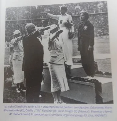 B.....a - Olimpiada Berlin 1936. Zdjęcie symbol. Zachowanie na podium Marii Kwaśniews...