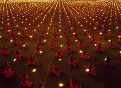 b.....a - 100tys. mnichów modlących się po trzęsieniu ziemi w Nepalu
#fotografiabone...