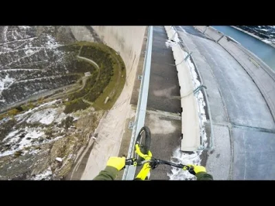 PysznyTemat - Fabio Wibmer i jazda na rowerze po poręczy, 200 metrów nad ziemią. 
#r...