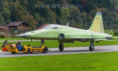 d1cykacz - Szwajcarski Northrop F-5E z usuniętą powłoką lakierniczą

#lotnictwo #sa...