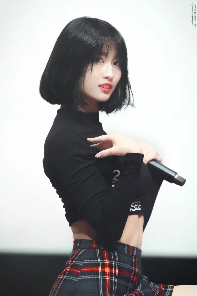 XKHYCCB2dX - #momo #twice 
#koreanka #japonka