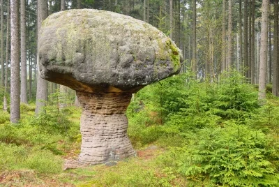 K.....k - Granit jest odporny na ścieranie ale stosunkowo łatwy w obróbce, cięciu zwł...