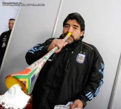 Zamaloczasunalogin - Diego Maradona Escobar wie jak używać wuwuzeli 
#mecz #mundial2...