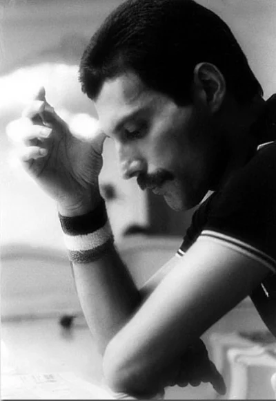 vicarioux - Dziś osiemnasta rocznica śmierci Freddiego. [#freddiemercury #mercury #qu...