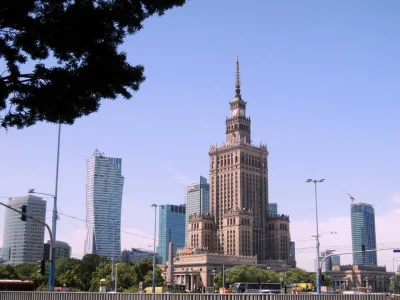 fuke - Straszyłby, gdyby był pustym szkieletem budynku. Z zewnątrz nawet ładnie wyglą...