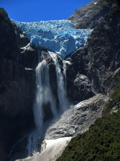 Artktur - Wiszący wodospad.

Wodospad na wiszącym lodowcu Ventisquero Colgante w Pa...