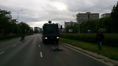 Freszz - Chłopcy z Wrocławia, chłopcy z Dolnego śląska,
Dzisiaj milicja użyła broni....