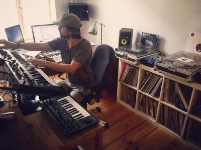 A.....7 - Sidney Charles w swoim domowym #studio #muzykaelektroniczna #studioboners #...