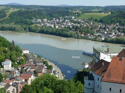 frex - > Po połączeniu z rzekami Inn i Ilz wody Dunaju mają na dłuższym odcinku trzy ...