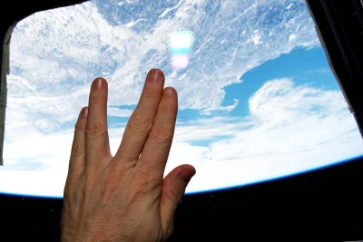 r.....7 - Salut astronauty
Autor zdjęcia: Terry Virts

Znajdujący się na ISS astro...
