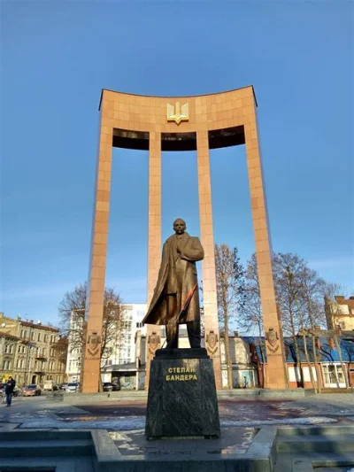 szczebrzeszyn09 - A taki pomnik we Lwowie nikogo nie szokuje ( ͡° ͜ʖ ͡°)