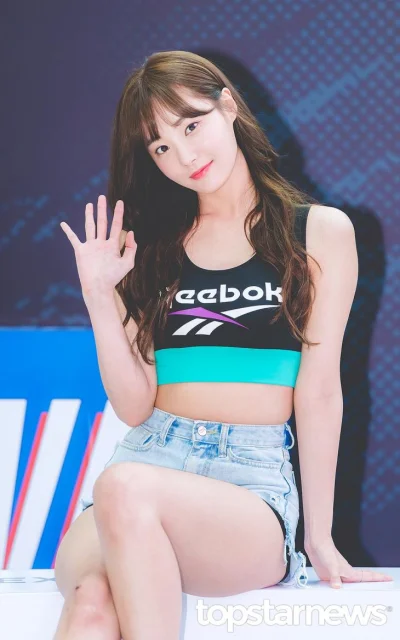 XKHYCCB2dX - #yeonwoo #momoland
#koreanka