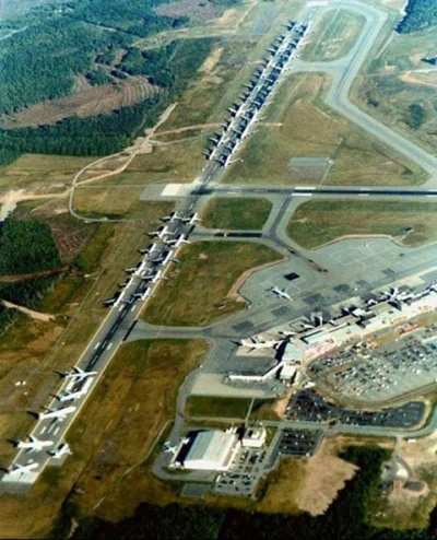 blekhouk - 11 września 2001, Gander, Nowa Fundlandia, niewielkie kanadyjskie lotnisko...