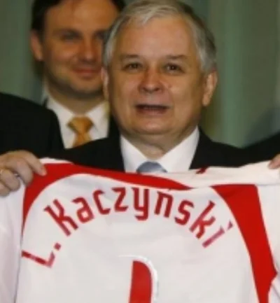 Alorotom - A czemu Kaczyński nie gra? Już byśmy z 10 bramek strzelili 
#mecz