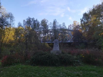 sylwke3100 - Nieczynny wiadukt po kolei piaskowej oraz obelisk związany z dawnym podz...