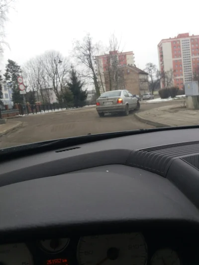 S.....i - Właśnie zadzwoniłem na policje bo mam podejrzenie, że kradziony. 
#bmw #kie...