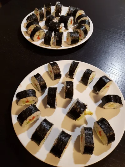 TakiTaki - Dzisiaj na kolacje żonka zrobiła coś takiego :-)
#kolacja #sushi