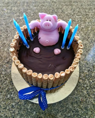 konradk1 - Pijcie ze mną co tam macie, dziś #urodziny nr 27. Różowa zrobiła sama tort...
