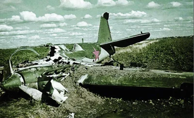 Mleko_O - #iiwojnaswiatowawkolorze

Zniszczony sowiecki bombowiec SB-2 w okolicach ...