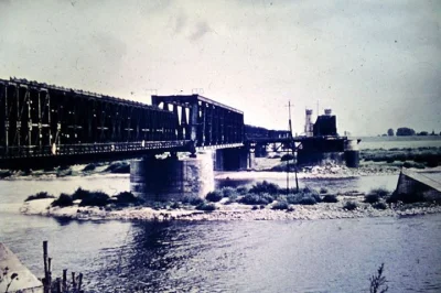 w.....4 - Tczew, most drogowy, 1945 r. 
#historia #tczew #most #fotohistoria