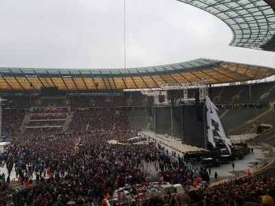 snouek - Dziadki może i tak ale na koncercie dziś w Berlinie wymiatali 3h w deszczu i...