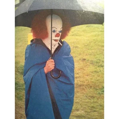 Nemezja - #it #fotgrafia 
Tim Curry na planie „It”(1990r), przerwa na fajeczkę