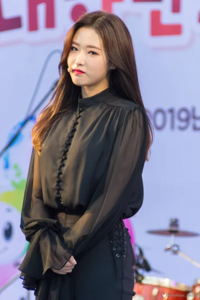 XKHYCCB2dX - #oliviahye #loona 
#koreanka #kronografia