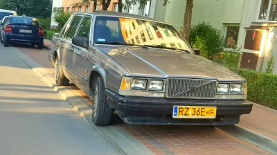 Kruchevski - #rzeszow #carspotting #zolteblachy #volvo #parkology 

Siedemseta z ka...