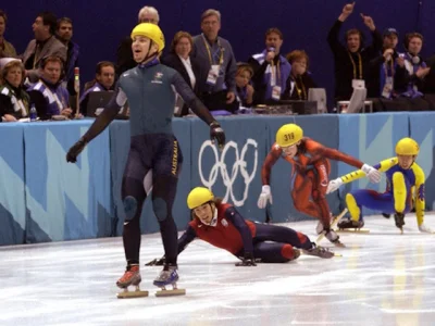 pyzdek - Oto Steven Bradbury zdobywający pierwszy w historii złoty medal dla Australi...