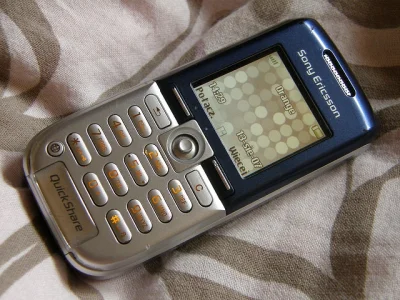 Syn_Krzysztofa - Mój pierwszy telefon to SE k300i, pamiętam jak go dostałem w 2 klasi...