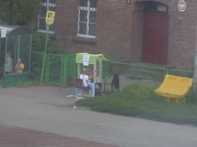 Bazko - rok temu zrobiłem zdjęcie, jak dzieciaki sprzedawały lemoniadę. Niestety, szy...