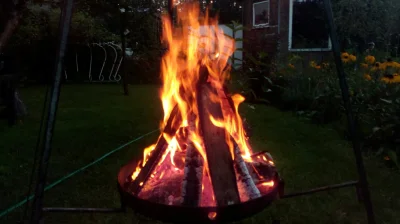 Krachu - Ten uczuć kiedy palisz sobie deski z @Muireann 
#ognisko #palebolubie #pokaz...