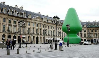 salvador5000 - #smieszne #humor #heheszki choinka w Paryżu. Serio( ͡° ͜ʖ ͡°)