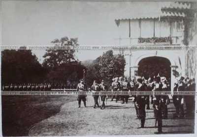 wariag - SKIERNIEWICE 1884. Car Aleksander III i Wilhelm II przed dworcem kolejowym h...