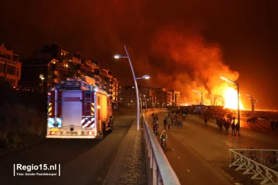 geuze - Trzymajcie mnie, co za debile xD Zdjęcie pochodzi z Scheveningen (dzielnica H...